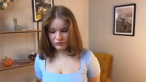 Snapshot of kioron_moore chatting on 12/14/25, 10:42 Fiona online show from 12/14/25, 10:42