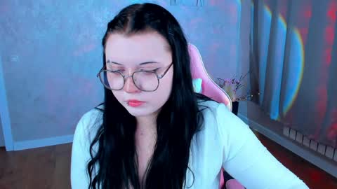 kira online show from 04/12/26, 09:14