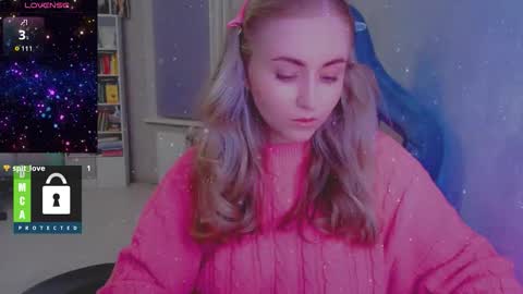 Snapshot of kira_love_sleep chatting on 11/08/25, 04:18 you know thumb up me please its important online show from 11/08/25, 04:18