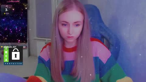 Snapshot of kira_love_sleep chatting on 11/27/25, 04:20 you know thumb up me please its important online show from 11/27/25, 04:20