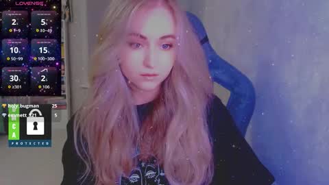 Snapshot of kira_love_sleep chatting on 11/28/25, 04:09 you know thumb up me please its important online show from 11/28/25, 04:09