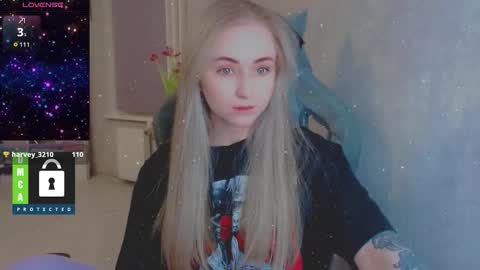 Snapshot of kira_love_sleep chatting on 02/20/26, 04:07 you know thumb up me please its important online show from 02/20/26, 04:07