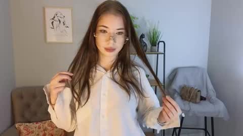 Snapshot of kira_mac chatting on 12/17/25, 10:10 Sofi online show from 12/17/25, 10:10