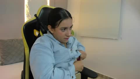 Snapshot of kira_relish chatting on 04/04/26, 11:29 K I R A online show from 04/04/26, 11:29