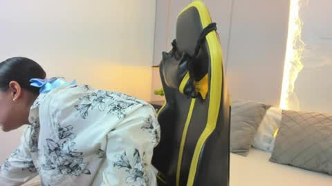 Snapshot of kira_relish chatting on 04/06/26, 11:33 K I R A online show from 04/06/26, 11:33