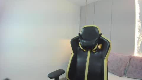 Snapshot of kira_relish chatting on 04/11/26, 11:03 K I R A online show from 04/11/26, 11:03