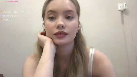 Snapshot of kira_saning1 chatting on 04/14/26, 12:33 Kira online show from 04/14/26, 12:33