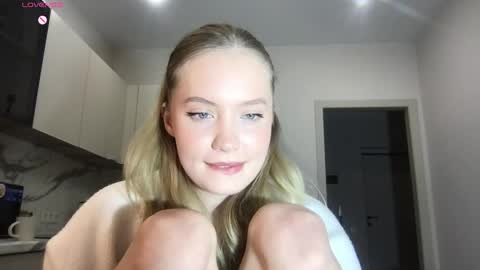 Snapshot of kira_saning1 chatting on 04/15/26, 10:43 Kira online show from 04/15/26, 10:43