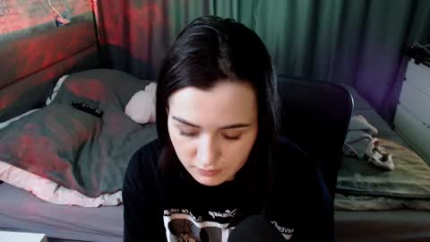 Kira  follow me  online show from 01/01/25, 03:56