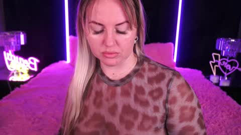 Kira online show from 02/05/25, 02:29