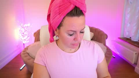 Kira online show from 02/15/26, 02:36