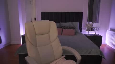 Kira online show from 03/18/26, 09:51