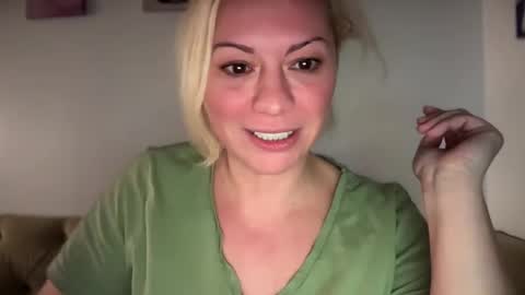 KiraDivine online show from 12/31/24, 08:02