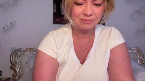 KiraDivine online show from 11/28/25, 01:58