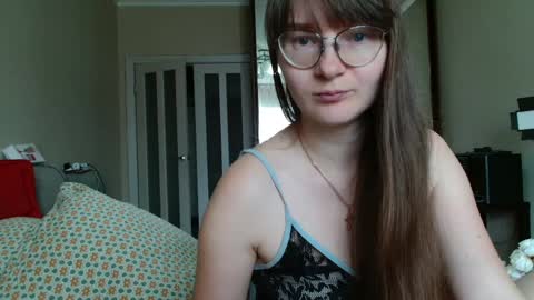 KiraGoldens online show from 05/31/26, 06:53