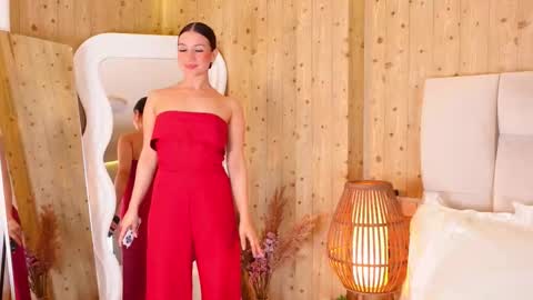 kira online show from 11/25/25, 03:50