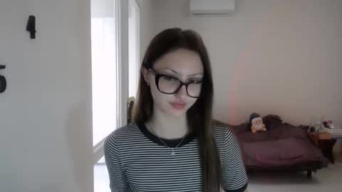 Snapshot of kirakittenn chatting on 10/18/25, 08:37 kirakittenn online show from 10/18/25, 08:37