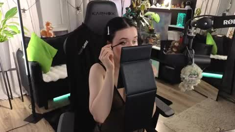 Kira    online show from 04/12/26, 07:08