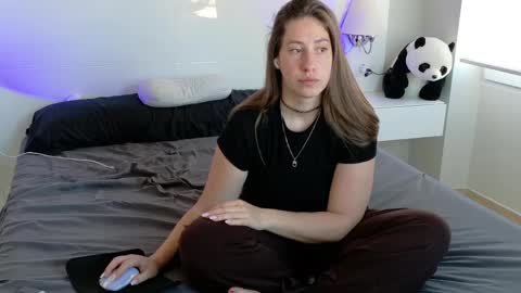 Kira online show from 04/16/26, 07:31