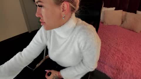 Kira online show from 10/19/25, 01:50