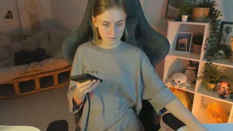 Kira online show from 03/02/25, 02:10