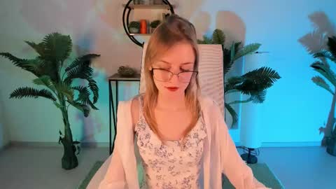 Kira online show from 03/11/25, 05:13