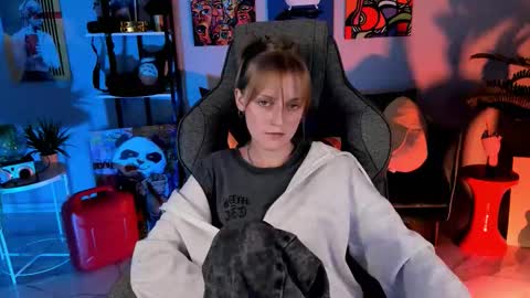 Kira online show from 09/19/25, 05:57