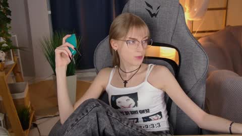 Kira online show from 04/09/26, 11:54