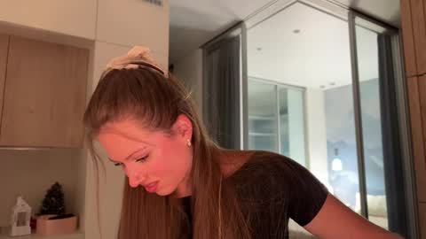 Kira online show from 02/18/26, 06:04