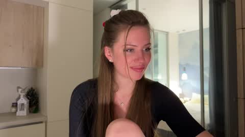 Kira online show from 04/16/26, 09:39