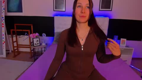 Kira online show from 12/02/25, 07:57