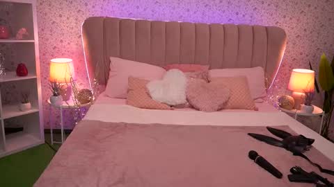 Kira online show from 09/13/25, 06:08