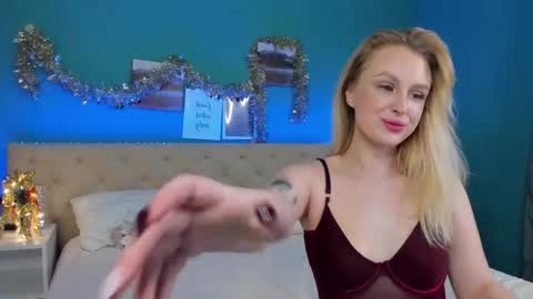 Kira online show from 12/21/25, 12:51