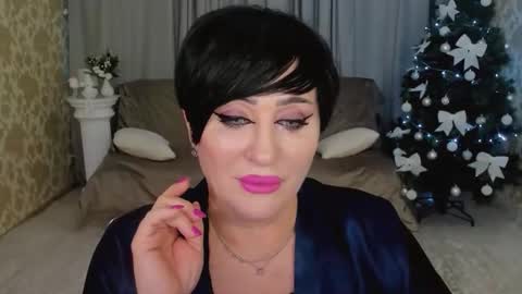 Snapshot of kiratempt chatting on 12/18/25, 11:49 Kira online show from 12/18/25, 11:49