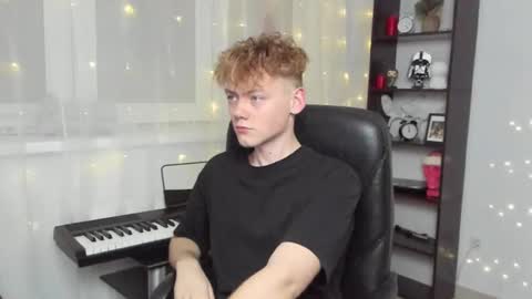 Snapshot of kirill_20_cm chatting on 12/21/24, 04:36 Kirill and Andrey online show from 12/21/24, 04:36