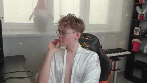 Snapshot of kirill_20_cm chatting on 01/22/25, 01:00 Kirill and Andrey online show from 01/22/25, 01:00