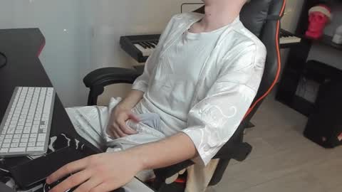 Snapshot of kirill_20_cm chatting on 01/22/25, 04:02 Kirill and Andrey online show from 01/22/25, 04:02