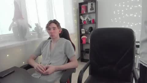 Snapshot of kirill_20_cm chatting on 01/24/25, 10:21 Kirill and Andrey online show from 01/24/25, 10:21