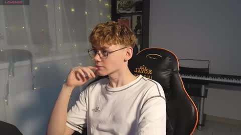 Snapshot of kirill_20_cm chatting on 02/18/25, 05:42 Kirill and Andrey online show from 02/18/25, 05:42