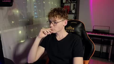 Snapshot of kirill_20_cm chatting on 02/23/25, 07:17 Kirill and Andrey online show from 02/23/25, 07:17