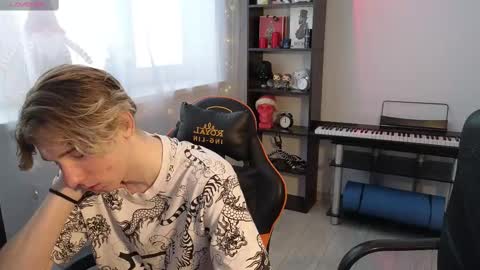 Snapshot of kirill_20_cm chatting on 02/27/25, 10:26 Kirill and Andrey online show from 02/27/25, 10:26