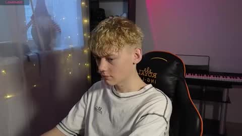 Snapshot of kirill_20_cm chatting on 03/02/25, 03:05 Kirill and Andrey online show from 03/02/25, 03:05