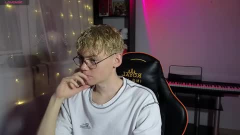 Snapshot of kirill_20_cm chatting on 03/05/25, 03:51 Kirill and Andrey online show from 03/05/25, 03:51