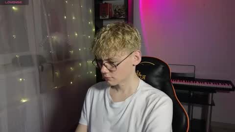 Snapshot of kirill_20_cm chatting on 03/08/25, 05:01 Kirill and Andrey online show from 03/08/25, 05:01