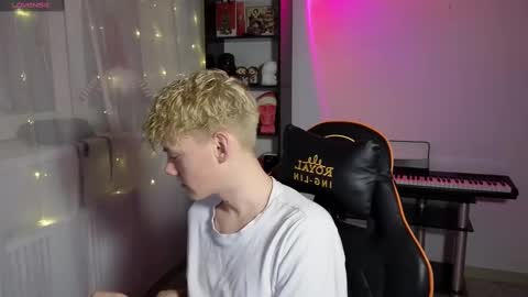 Snapshot of kirill_20_cm chatting on 03/08/25, 08:03 Kirill and Andrey online show from 03/08/25, 08:03