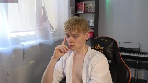 Snapshot of kirill_20_cm chatting on 03/10/25, 09:32 Kirill and Andrey online show from 03/10/25, 09:32