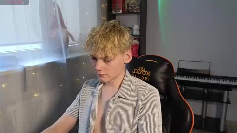 Snapshot of kirill_20_cm chatting on 03/10/25, 02:26 Kirill and Andrey online show from 03/10/25, 02:26