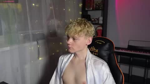 Snapshot of kirill_20_cm chatting on 03/11/25, 05:24 Kirill and Andrey online show from 03/11/25, 05:24