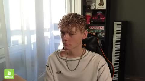 Snapshot of kirill_20_cm chatting on 09/15/25, 03:01 Kirill and Andrey online show from 09/15/25, 03:01