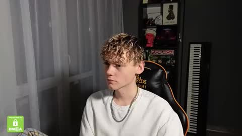 Snapshot of kirill_20_cm chatting on 09/18/25, 07:27 Kirill and Andrey online show from 09/18/25, 07:27